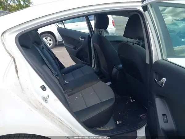 KNAFX4A6XG5445968 2016 KIA FORTE - Image 8