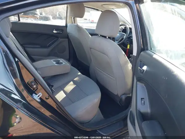 KNAFX4A6XG5446604 2016 KIA FORTE - Image 8