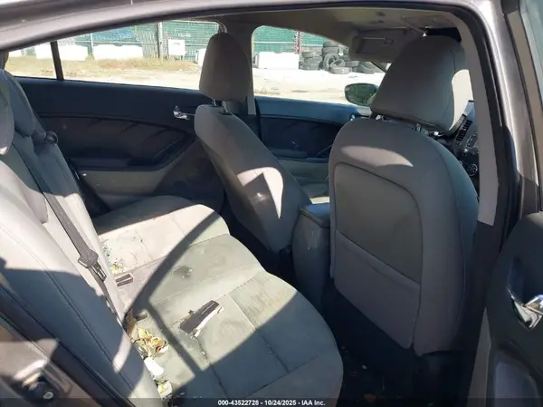 KNAFX4A6XG5477884 2016 KIA FORTE - Image 8
