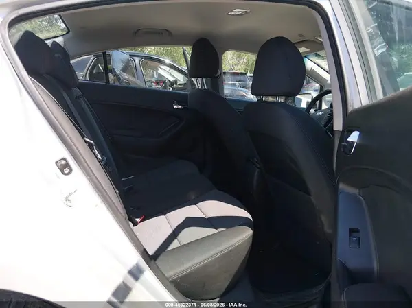 KNAFX4A6XG5503464 2016 KIA FORTE - Image 8