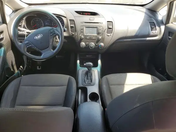 KNAFX4A6XG5506266 2016 KIA FORTE - Image 8