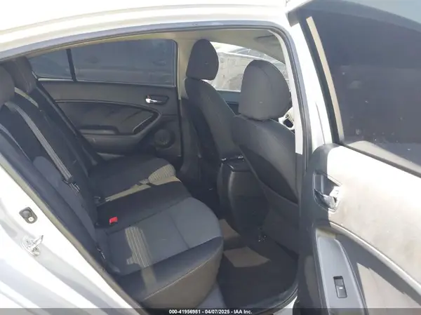 KNAFX4A6XG5522743 2016 KIA FORTE - Image 8