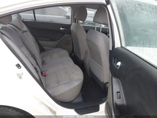 KNAFX4A6XG5523827 2016 KIA FORTE - Image 8