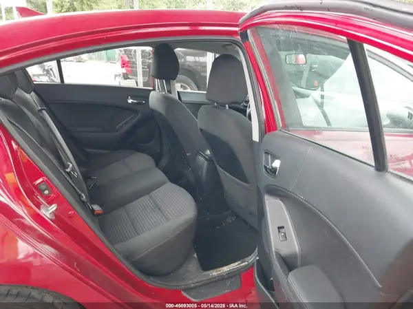 KNAFX4A6XG5527067 2016 KIA FORTE - Image 8