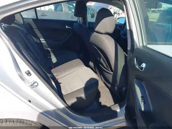 KNAFX4A6XG5537257 2016 KIA FORTE - Image 8