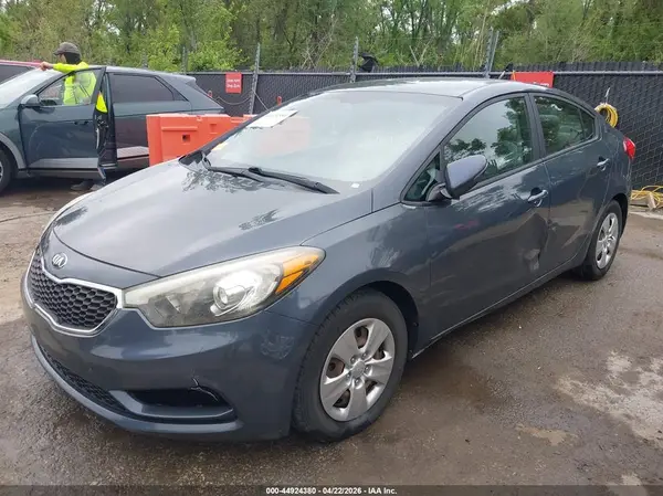 KNAFX4A6XG5558559 2016 KIA FORTE - Image 2