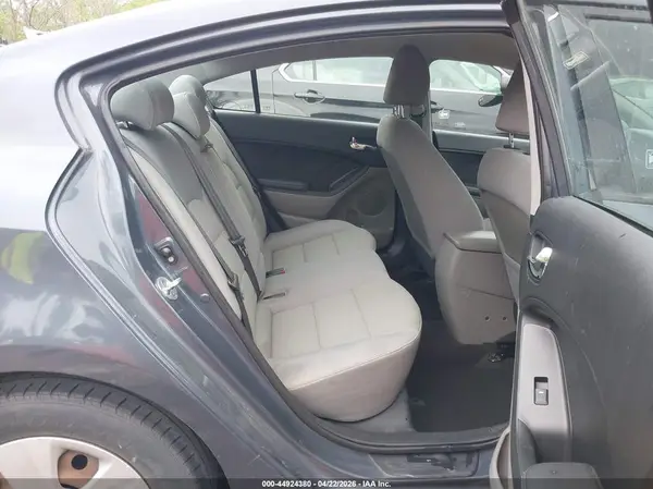 KNAFX4A6XG5558559 2016 KIA FORTE - Image 8