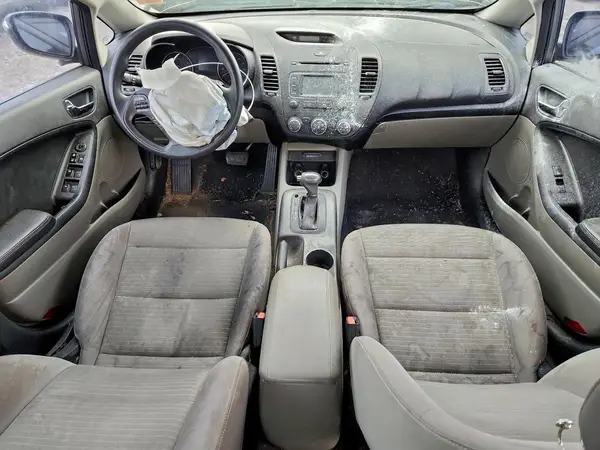 KNAFX4A6XG5584398 2016 KIA FORTE - Image 8
