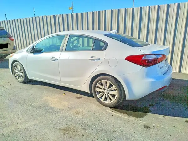KNAFX4A6XG5591335 2016 KIA FORTE - Image 2