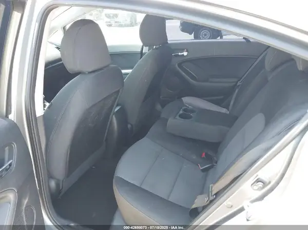 KNAFX4A6XG5609185 2016 KIA FORTE - Image 8