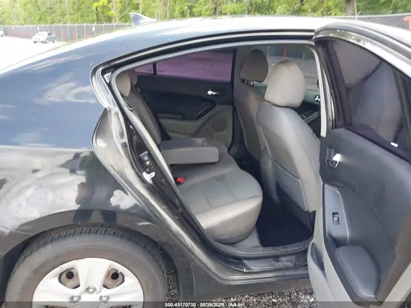 KNAFX4A6XG5612572 2016 KIA FORTE - Image 8