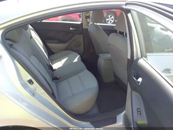KNAFX4A81G5505346 2016 KIA FORTE - Image 8