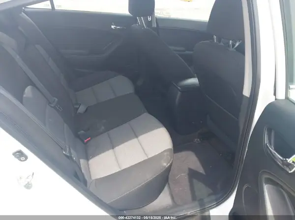 KNAFX4A81G5553218 2016 KIA FORTE - Image 8
