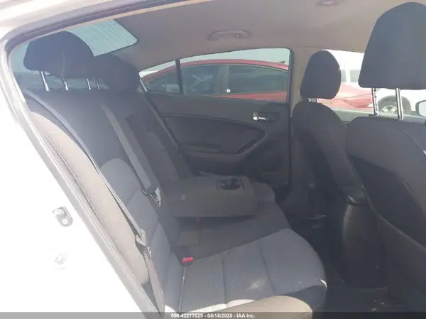 KNAFX4A82G5529512 2016 KIA FORTE - Image 8