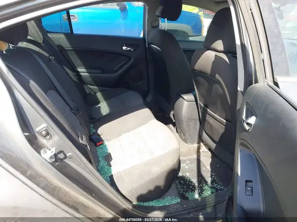 KNAFX4A83G5552409 2016 KIA FORTE - Image 8
