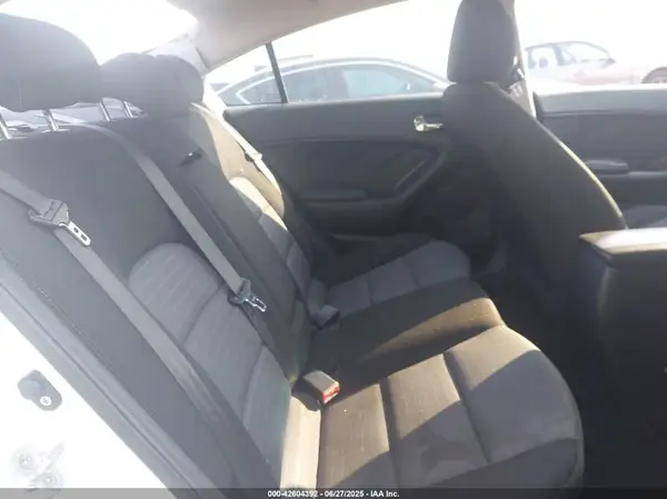 KNAFX4A83G5575818 2016 KIA FORTE - Image 8