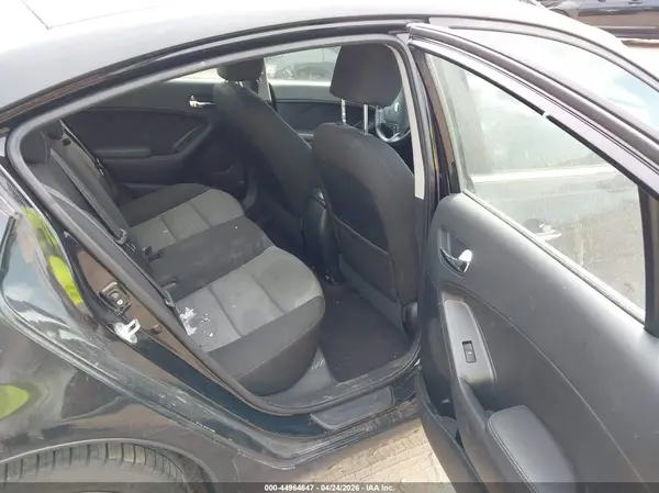 KNAFX4A83G5615833 2016 KIA FORTE - Image 8