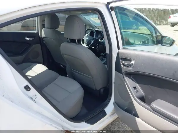 KNAFX4A84G5481396 2016 KIA FORTE - Image 8