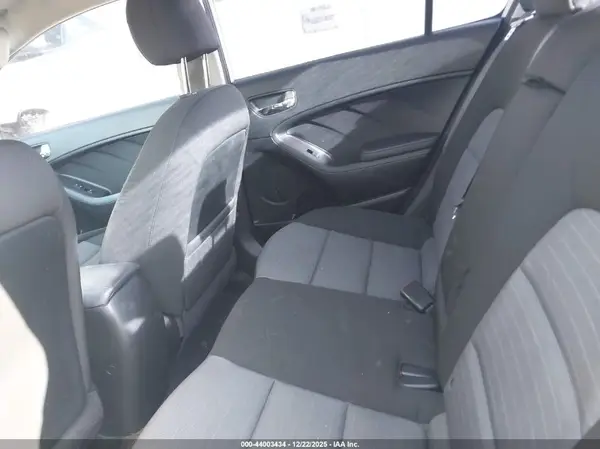 KNAFX4A85G5545462 2016 KIA FORTE - Image 8