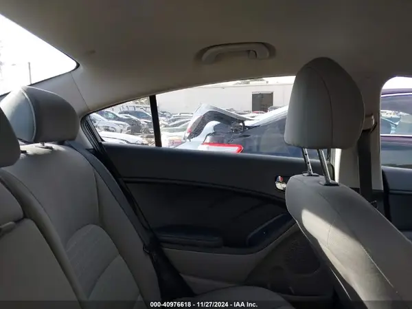 KNAFX4A86G5528170 2016 KIA FORTE - Image 8