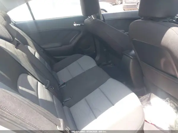 KNAFX4A86G5612019 2016 KIA FORTE - Image 8