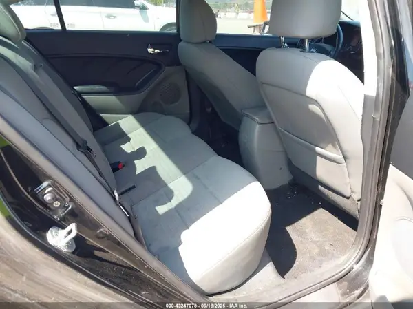KNAFX4A86G5613672 2016 KIA FORTE - Image 8