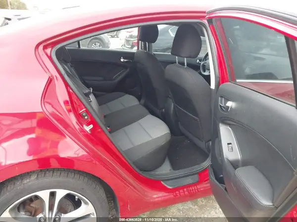 KNAFX4A87G5575675 2016 KIA FORTE - Image 8