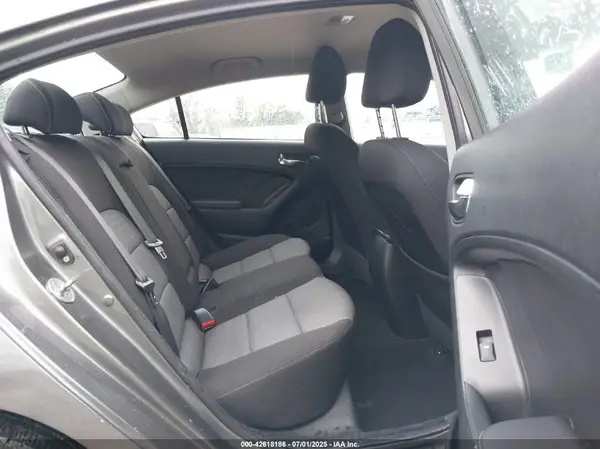 KNAFX4A88G5479375 2016 KIA FORTE - Image 8