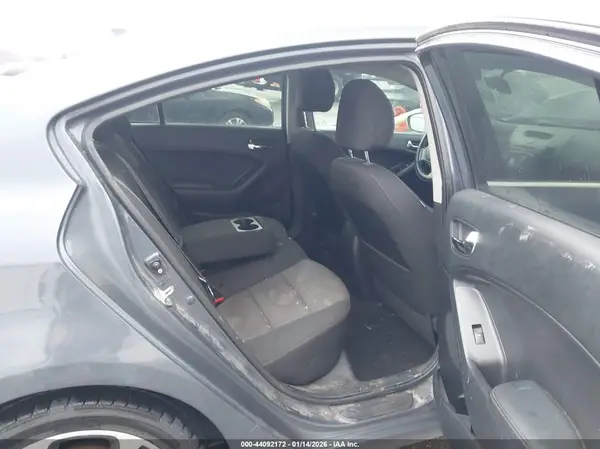 KNAFX4A89G5455182 2016 KIA FORTE - Image 8