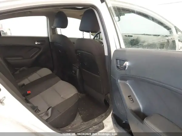 KNAFX4A89G5511508 2016 KIA FORTE - Image 8