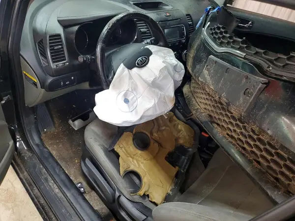 KNAFX4A89G5518149 2016 KIA FORTE - Image 8