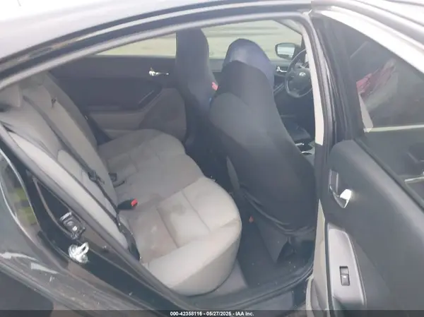 KNAFX4A8XG5506141 2016 KIA FORTE - Image 8