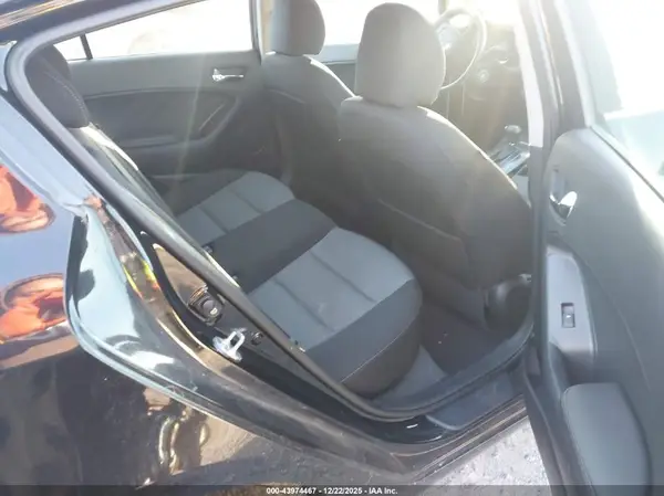 KNAFX5A18G5591506 2016 KIA FORTE - Image 8