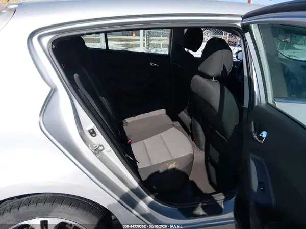 KNAFX5A80G5627587 2016 KIA FORTE - Image 8