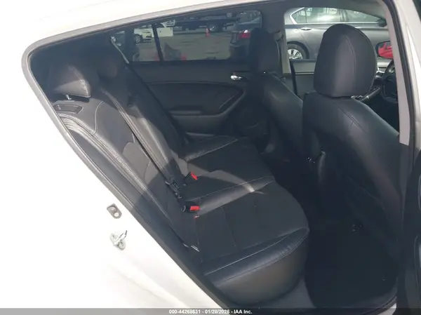 KNAFX5A80H5670733 2017 KIA FORTE - Image 8