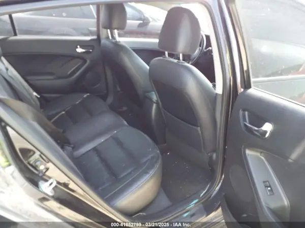 KNAFX5A80H5707148 2017 KIA FORTE - Image 8