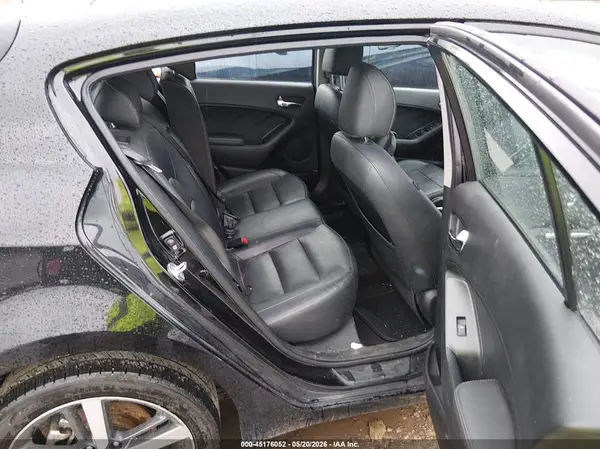 KNAFX5A80H5715492 2017 KIA FORTE - Image 8