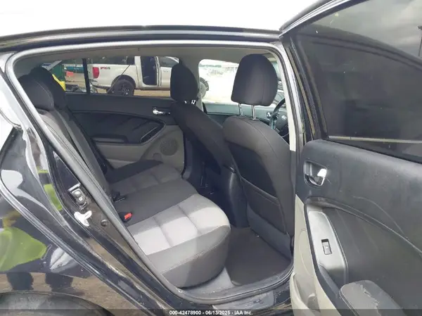 KNAFX5A81G5528986 2016 KIA FORTE - Image 8