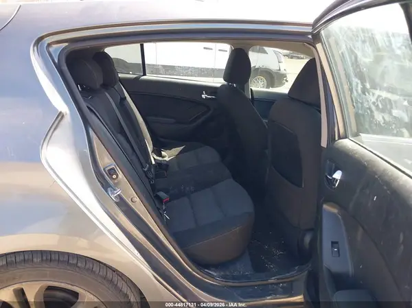KNAFX5A81G5529264 2016 KIA FORTE - Image 8