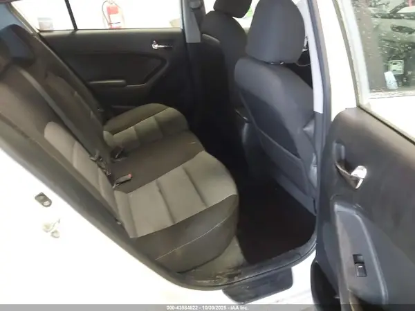 KNAFX5A81G5529300 2016 KIA FORTE - Image 8