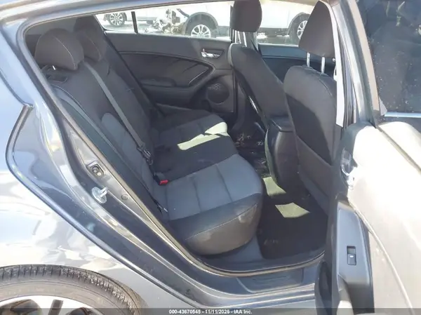 KNAFX5A81G5626478 2016 KIA FORTE - Image 8