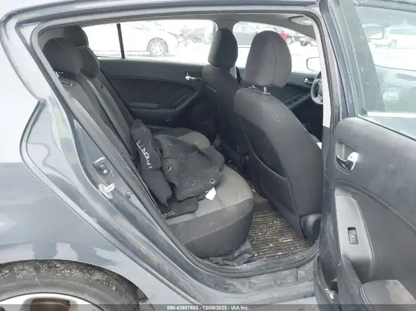 KNAFX5A81G5626495 2016 KIA FORTE - Image 8