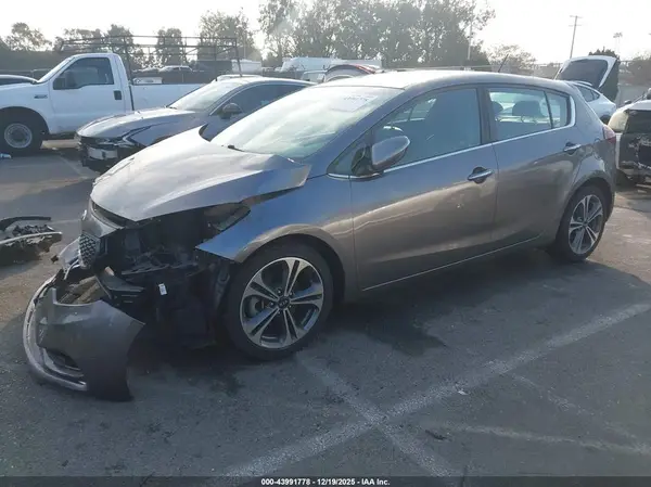 KNAFX5A81G5628912 2016 KIA FORTE - Image 2