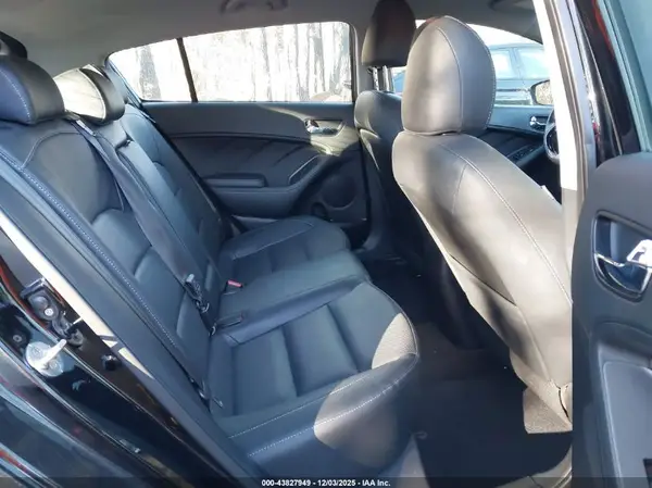 KNAFX5A81H5715162 2017 KIA FORTE - Image 8