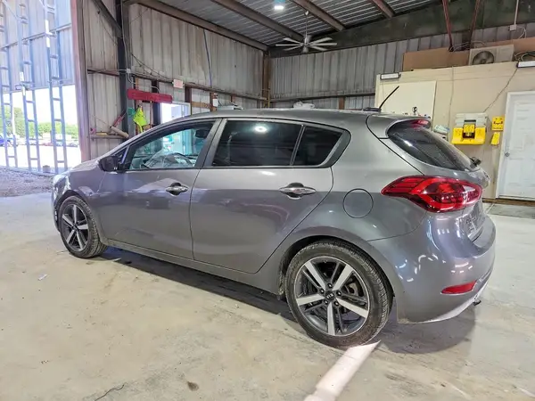 KNAFX5A81H5721138 2017 KIA FORTE - Image 2