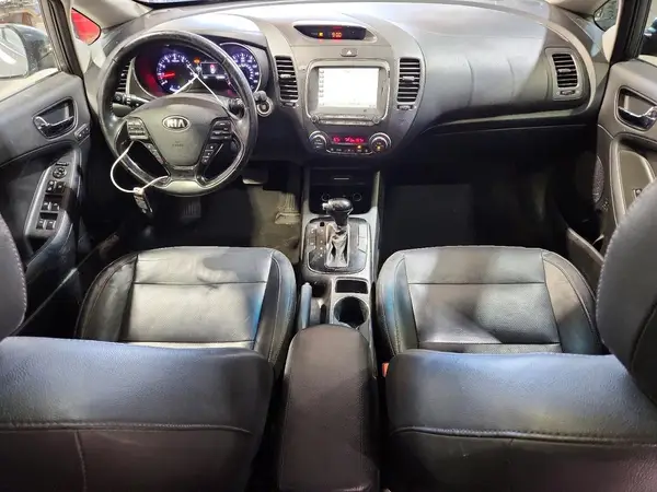 KNAFX5A81H5721138 2017 KIA FORTE - Image 8