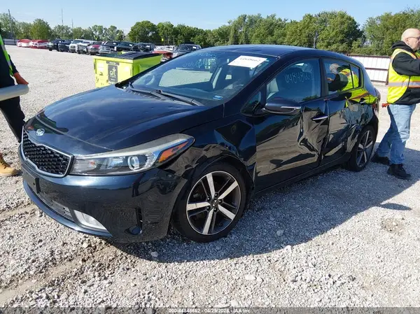 KNAFX5A81H5724928 2017 KIA FORTE - Image 2