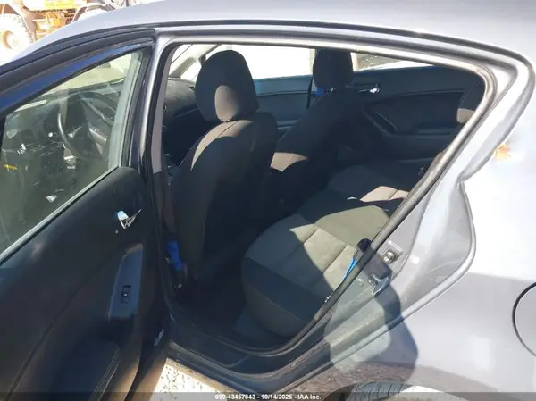 KNAFX5A82G5593104 2016 KIA FORTE - Image 8