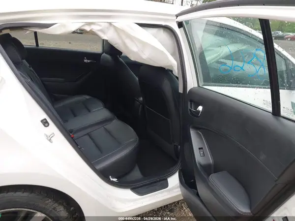 KNAFX5A82H5709032 2017 KIA FORTE - Image 8