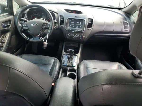 KNAFX5A82H5719057 2017 KIA FORTE - Image 8